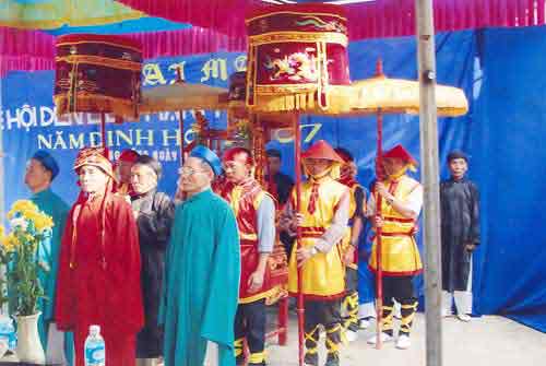 Lieu Hanh temple festival