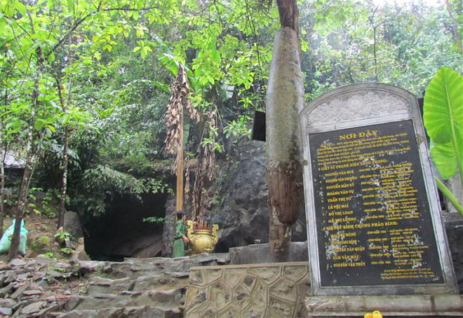 Tam Co cave stele