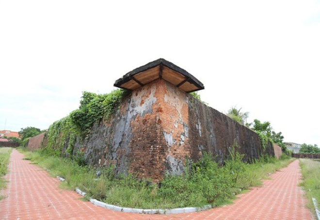Dao Duy Tu Rampart
