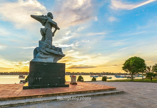 Suot Mother statue