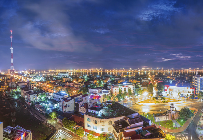 Dong Hoi at night